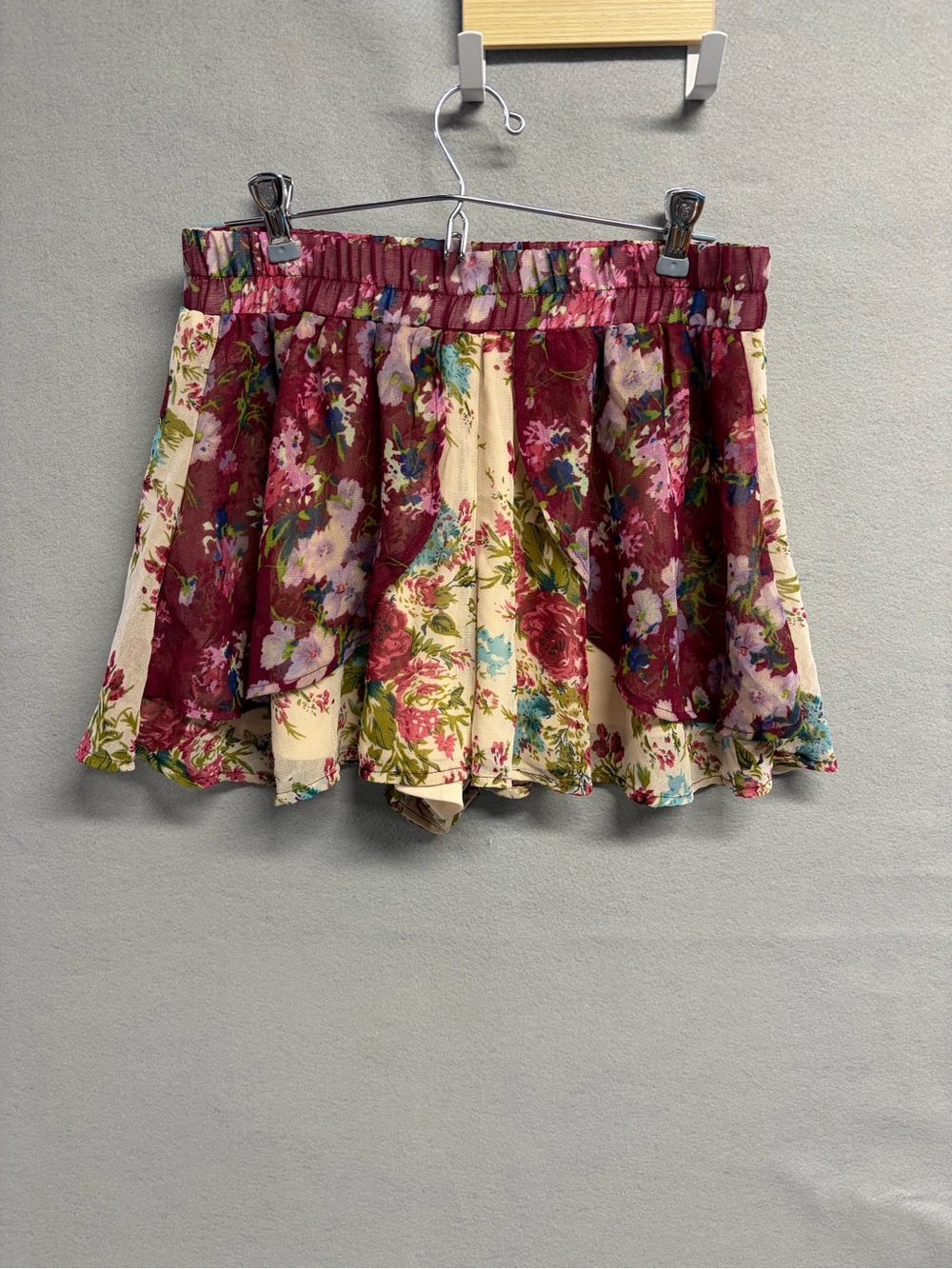 Band of Gypsies Floral l Flowy 2.5” Shorts in Burgundy Cream Large
